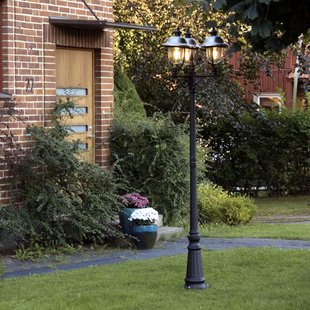 Konstsmide Lantaarnpaal Parma 3-lamps met roestvrijstalen kap