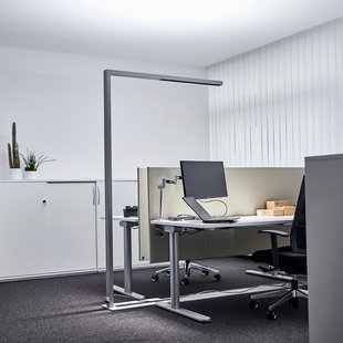 Arcchio LED kantoor vloerlamp Jolinda, zilver, CCT, sensor,