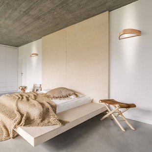 Envostar wandlamp Kerio, breedte 40,5 cm, eikenhout