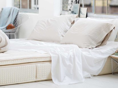 Yumeko Laken katoen satijn pure white 100% biologisch en fairtrade katoen, satijn geweven