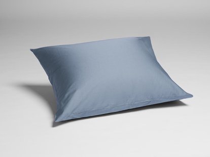 Yumeko Kussensloop katoen satijn faded blue 60x70 100% biologisch en fairtrade katoen, satijn geweven