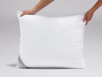 Yumeko Kussen halfdons 60x70 stevig 
Vulling: 15% eendendons, 85% eendenveertjes
Tijk: 100% biologisch katoen