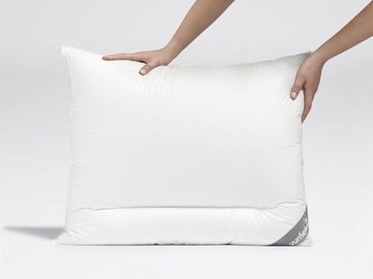 Yumeko Kussen ganzendons 60x70 stevig 
Vulling: 90% biologisch ganzendons, 10% biologische ganzenveertjes
Tijk: 100% biologisch katoen