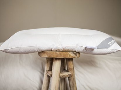 Yumeko Kussen ganzendons 40x80 zacht 
Vulling: 90% biologisch ganzendons, 10% biologische ganzenveertjes
Tijk: 100% biologisch katoen