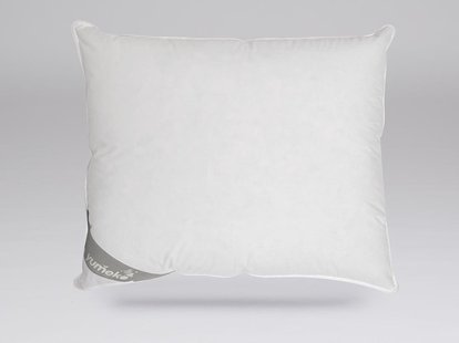 Yumeko Kussen gerecycled dons 60x70 medium 
Vulling: 70% gerecycled dons (eenden- en ganzendons), 30% gerecyclede veertjes (eenden- en ganzenveertjes)
Tijk: 100% biologisch katoen