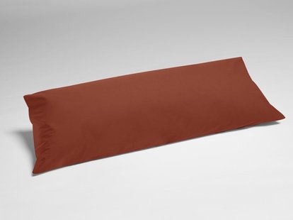 Yumeko Kussensloop percal rusty red 40x80 100% biologisch en fairtrade katoen, percal geweven