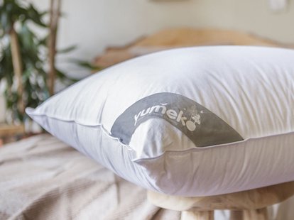 Yumeko Kussen dons 60x70 stevig 
Vulling: 90% eendendons, 10% eendenveertjes
Tijk: 100% biologisch katoen