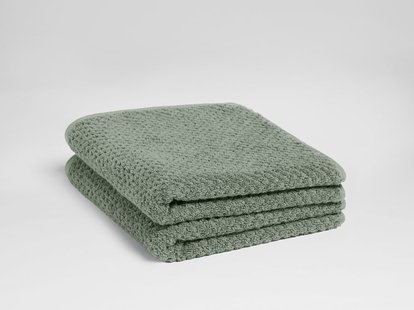 Yumeko Handdoeken dots stone green 50x100 100% biologisch en fairtrade katoen