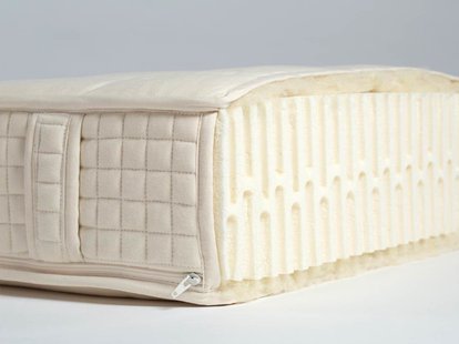 Yumeko Matras natuurlatex 2-persoons 200x210 zacht / medium
Kern: 100% natuurlatex
Tijk: 100% biologisch katoen, gewatteerd met 100% biologische scheerwol Yumeko Matras natuurlatex 2-persoons 200x210 zacht / medium
Kern: 100% natuurlatex
Tijk: 100% biologisch katoen, gewatteerd met 100% biologische scheerwol