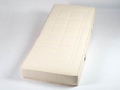 Yumeko Matras pocketveer 1-persoons 90x210 stevig
Kern: metalen pocketveren, paardenhaar, 100% natuurlatex
Tijk: 100% biologisch katoen, gewatteerd met 100% biologische scheerwol Yumeko Matras pocketveer 1-persoons 90x210 stevig
Kern: metalen pocketveren, paardenhaar, 100% natuurlatex
Tijk: 100% biologisch katoen, gewatteerd met 100% biologische scheerwol