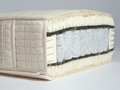 Yumeko Matras pocketveer 2-persoons 180x220 stevig / stevig 
Kern: metalen pocketveren, paardenhaar, 100% natuurlatex
Tijk: 100% biologisch katoen, gewatteerd met 100% biologische scheerwol