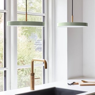 UMAGE LED hanglamp Asteria Mini, lichtgroen/messing, Ø 31 cm