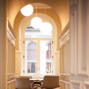 Fagerhult Globia hanglamp DALI glas Ø45cm 47W 3.000K