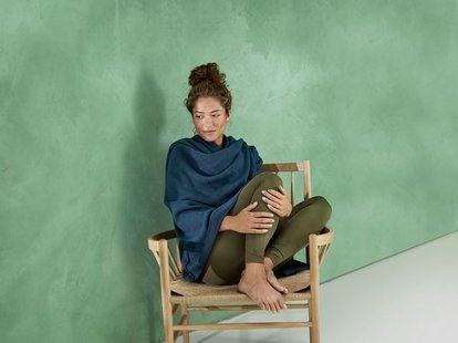 Yumeko Poncho gebreid katoen navy melange 100% biologisch en fairtrade katoen