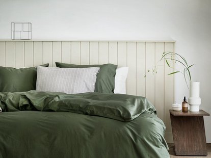 Yumeko Kussensloop katoen satijn dark olive 100% biologisch en fairtrade katoen, satijn geweven