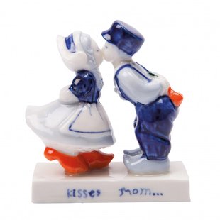 Kussend paar (13 cm)