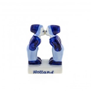 Kissing couple (man-man)