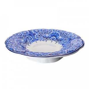 Schaal op voet bloemmotief