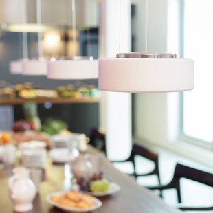 Serien Lighting serien.lighting Curling M Hanglamp 927 Triac opaal