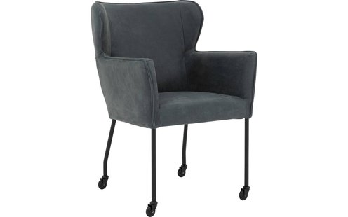 Goossens Excellent Eetkamerstoel Leogang blauw leer met armleuning en Zwart skater wiel met zwarte kapmet wielen, elegant chic