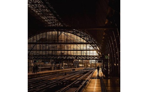 Goossens Schilderij The Station, 74 x 74 cm