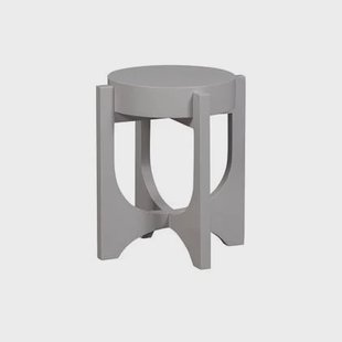 vtwonen Bijzettafel Hold Up - Mangohout - Warm Grijs vtwonen Bijzettafel Hold Up - Mangohout - Warm Grijs