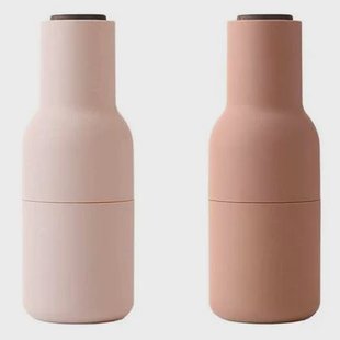 Audo Copenhagen Bottle Grinder peper- en zoutmolen Nudes walnoot