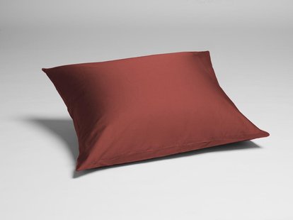 Yumeko Kussensloop katoen satijn radiant red 100% biologisch en fairtrade katoen, satijn geweven