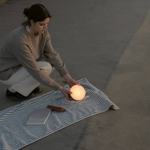 New Works Sphere LED oplaadbare lamp IP67 warm grijs