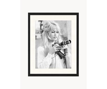 Ingelijste digitale print Brigitte With Her Camera