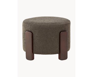 Boucl&eacute; beklede poef Coffey met houten poten