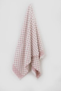 Lichtroze geblokte handdoek