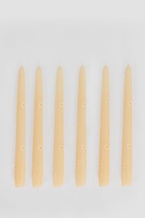 Beige dinerkaarsen met witte madeliefjes 25 cm