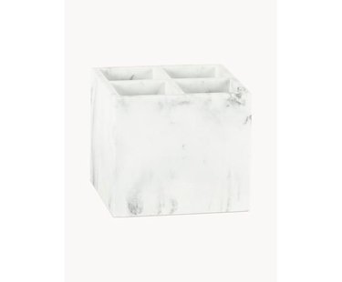 Make up organiser Felicity in marmerlook