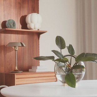 AYTM Cycnus tafellamp, taupe, ijzer, hoogte 48 cm, E27