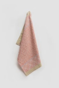Roze katoenen theedoek met hartjesprint