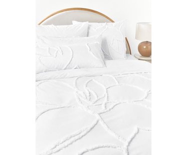 Perkalkatoenen dekbedovertrek Madeline met getufte decoratie