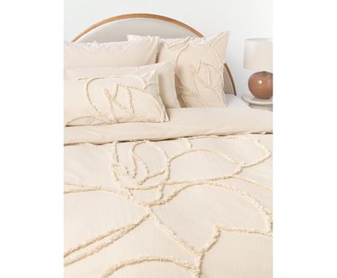 Perkalkatoenen dekbedovertrek Madeline met getufte decoratie