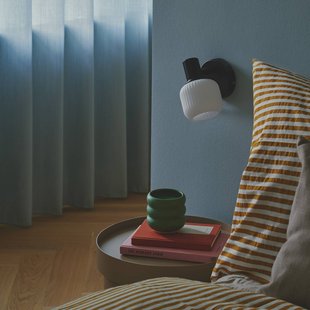 Nordlux Milford Mini wandlamp, zwart, geribbeld glas, met stekker