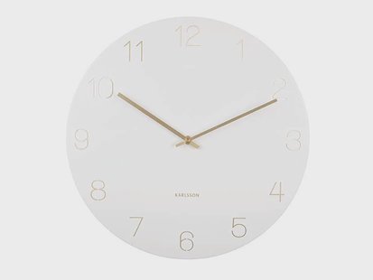 Wandklok Charm met gegraveerde cijfers | KARLSSON