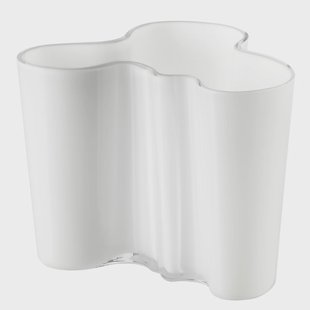 Iittala Alvar Aalto vase opaalwit 120 mm. Iittala Alvar Aalto vase opaalwit 120 mm.
