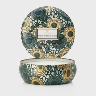 Voluspa 3-wick in a tin kaars 60 uur French Cade & Lavender Voluspa 3-wick in a tin kaars 60 uur French Cade & Lavender