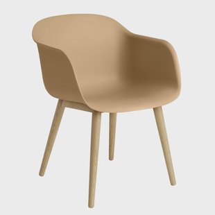 Muuto Fiber Chair stoel met armleuningen en houten poten Ochre-oak