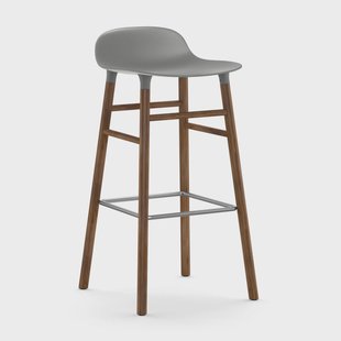 Normann Copenhagen Form barkruk - walnoot poten 75 cm. grijs Normann Copenhagen Form barkruk - walnoot poten 75 cm. grijs