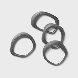Ferm Living Flow servetring 4-pack Zwart messing