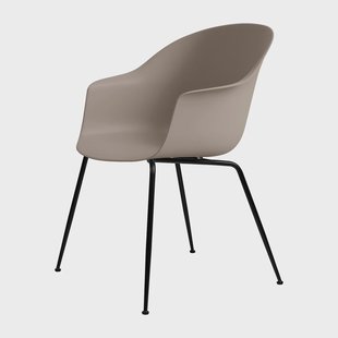 GUBI Bat stoel kunststof zwarte poten New Beige
