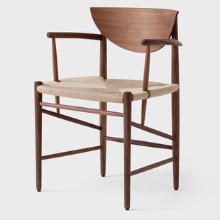 &Tradition Drawn stoel HM4 met armleuningen Walnoot