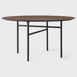 Audo Copenhagen Snaregade tafel rond Zwart-donkergebeitst eikenhout, Ø138 cm Audo Copenhagen Snaregade tafel rond Zwart-donkergebeitst eikenhout, Ø138 cm