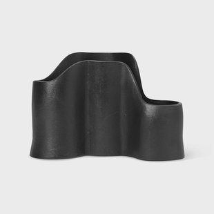 Ferm Living Yama pennenhouder Zwartgeblakerde aluminum