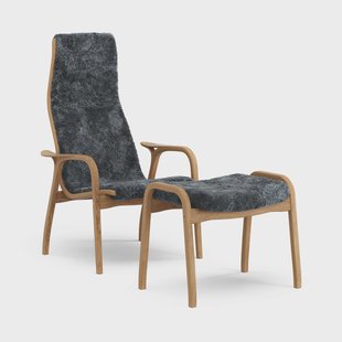 Swedese Lamino fauteuil en voetenbankje geolied eiken/schapenvacht Charcoal (donkergrijs)